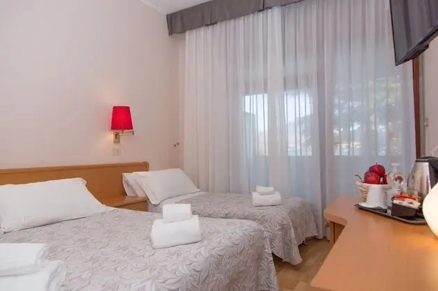 Standard Üç Kişilik Oda, Göl Manzaralı