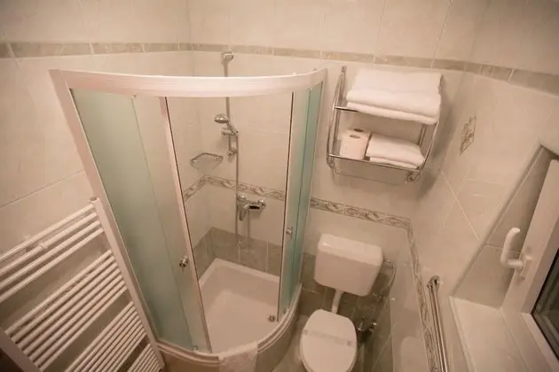 Standard Tek Büyük Yataklı Oda