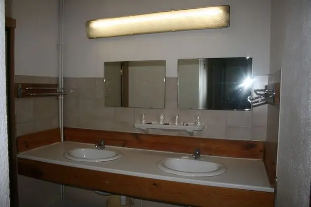 Economy Dört Kişilik Oda, Ortak Banyo