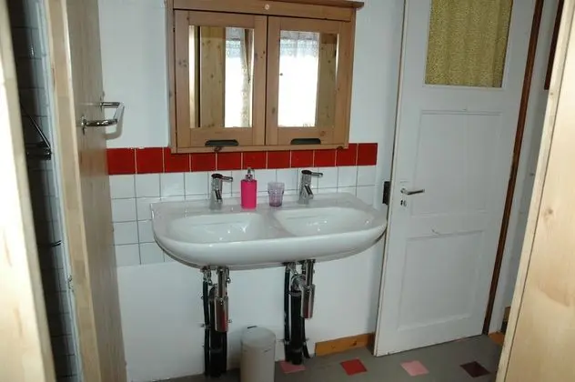 Üç Kişilik Oda, Ortak Banyo