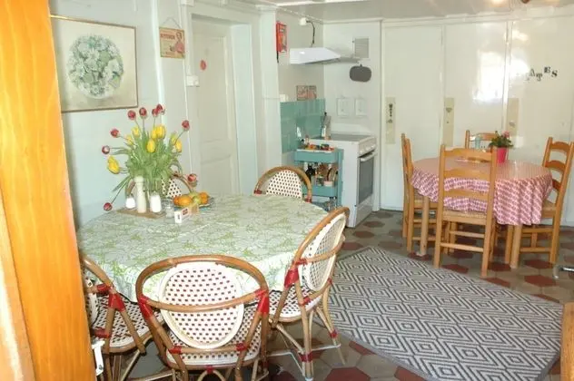 Üç Kişilik Oda, Ortak Banyo