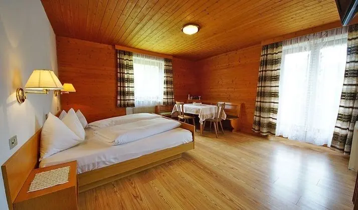 Basic Tek Büyük Yataklı Oda