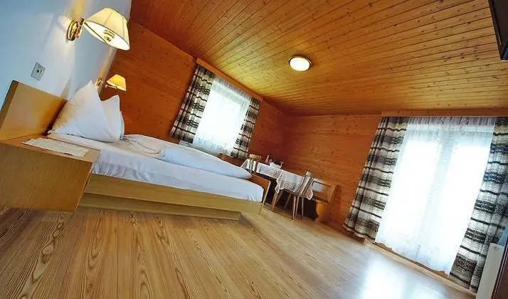 Basic Tek Büyük Yataklı Oda