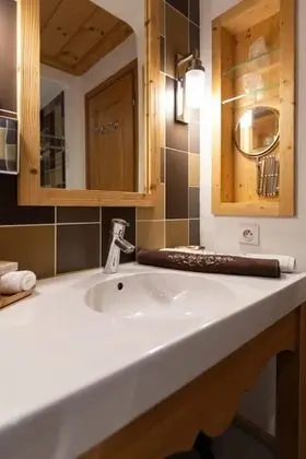 Classic Tek Büyük veya İki Ayrı Yataklı Oda, Balkon, Göl Manzaralı