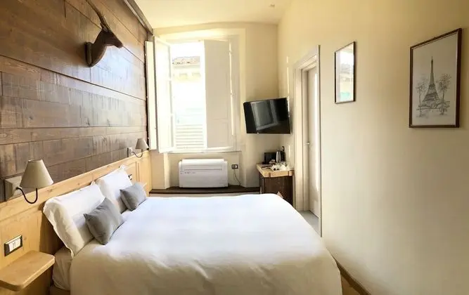 Standard Tek Büyük Yataklı Oda