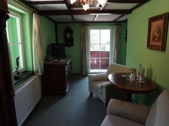 Junior Süit, Balkon