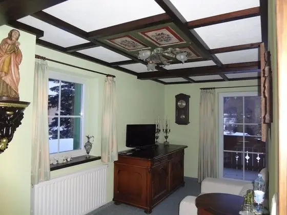 Junior Süit, Balkon