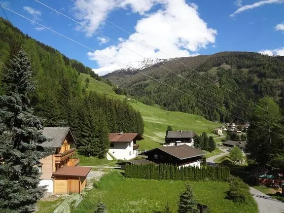 Junior Süit, Balkon