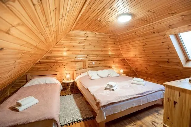 Family Dağ Evi, Birden Çok Yatak, 2 Banyolu, Bahçeli (Chalet Markoci With Hot Tub)