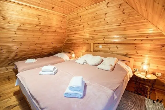 Family Dağ Evi, Birden Çok Yatak, 2 Banyolu, Bahçeli (Chalet Markoci With Hot Tub)