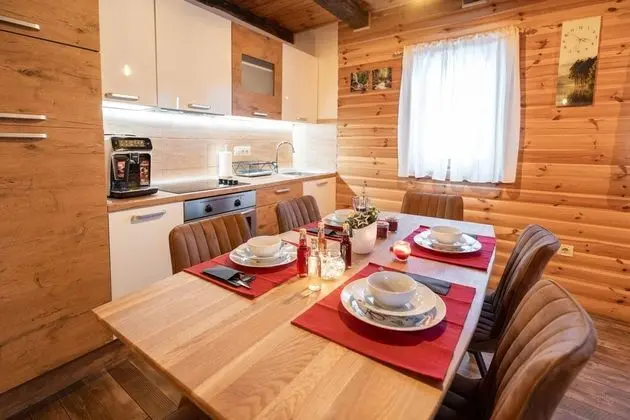 Family Dağ Evi, Birden Çok Yatak, 2 Banyolu, Bahçeli (Chalet Markoci With Hot Tub)