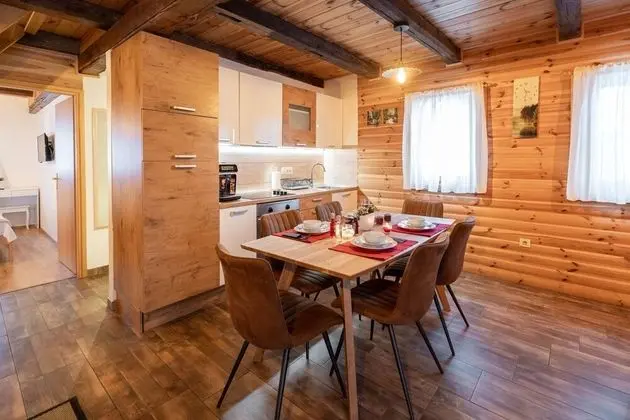 Family Dağ Evi, Birden Çok Yatak, 2 Banyolu, Bahçeli (Chalet Markoci With Hot Tub)