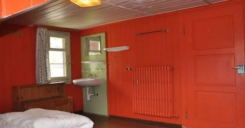 Basic Üç Kişilik Oda, Ortak Banyo