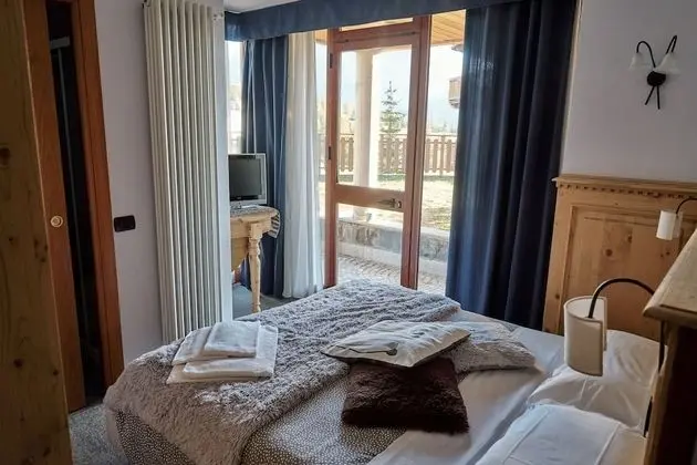 Tek Büyük veya İki Ayrı Yataklı Oda, Balkon, Dağ Manzaralı