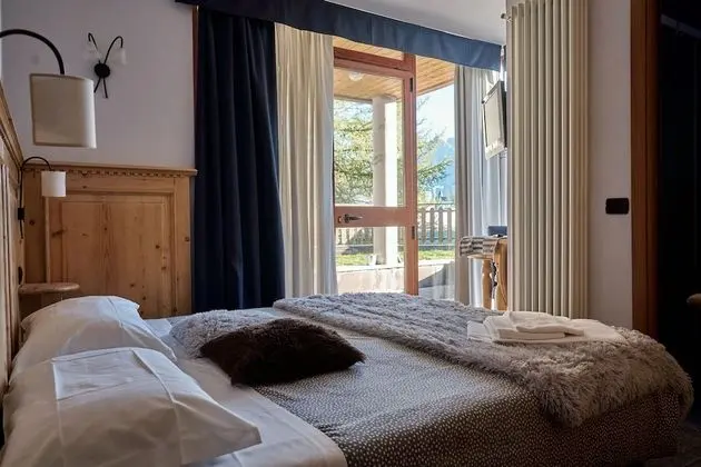 Tek Büyük veya İki Ayrı Yataklı Oda, Balkon, Dağ Manzaralı