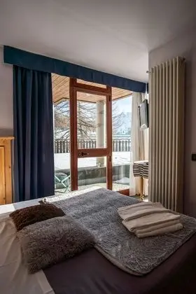 Tek Büyük veya İki Ayrı Yataklı Oda, Balkon, Dağ Manzaralı