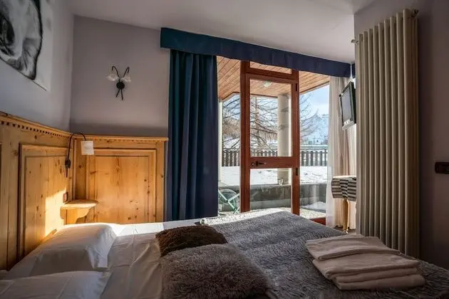 Tek Büyük veya İki Ayrı Yataklı Oda, Balkon, Dağ Manzaralı