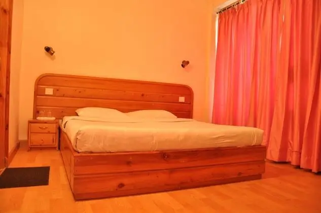 Tek Büyük Yataklı Oda, Sigara İçilebilir, Dağ Manzaralı