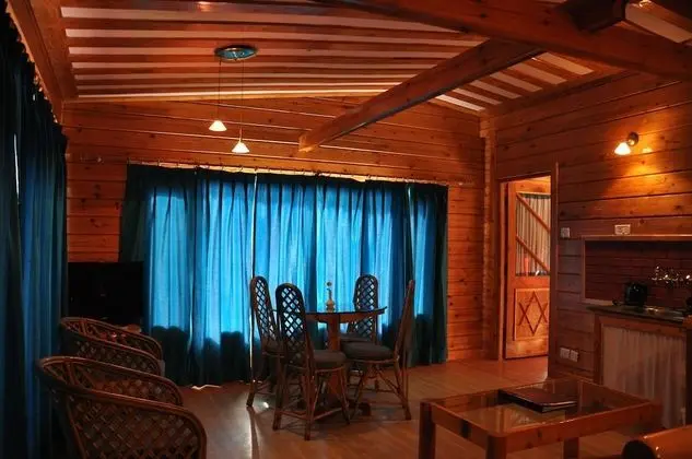 Tek Büyük Yataklı Oda, Sigara İçilebilir, Dağ Manzaralı