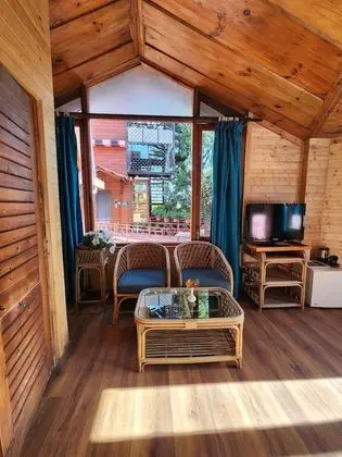 Tek Büyük Yataklı Oda, Sigara İçilebilir, Dağ Manzaralı