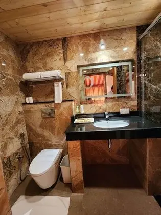 Tek Büyük Yataklı Oda, Sigara İçilebilir, Dağ Manzaralı
