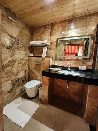 Tek Büyük Yataklı Oda, Sigara İçilebilir, Dağ Manzaralı