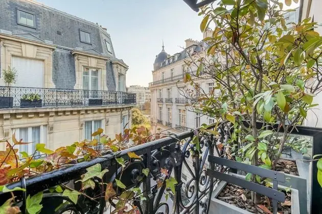 Superior Oda, Balkon