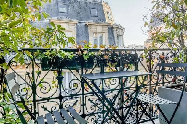 Superior Oda, Balkon