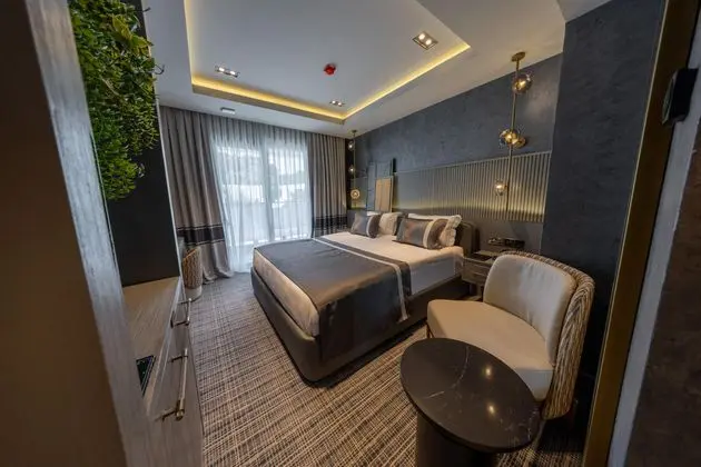 https://images.etstur.com/imgproxy/resize/2560x1440/files/images/hotelImages/etsrooms/518822/Chamada_Girne_Otel_Casino___SPA_20250710162417_14.jpg