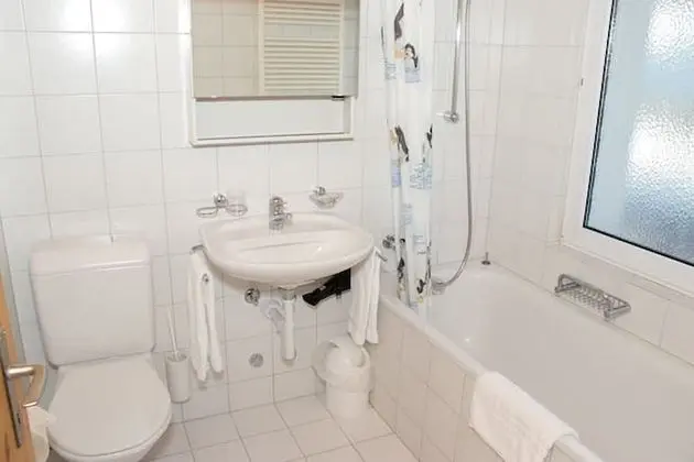 Basic Tek Büyük Yataklı Oda