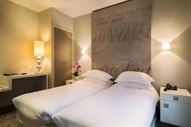 Superior Tek Büyük veya İki Ayrı Yataklı Oda