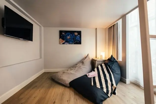 Private Duplex Room with Shared Bathroom