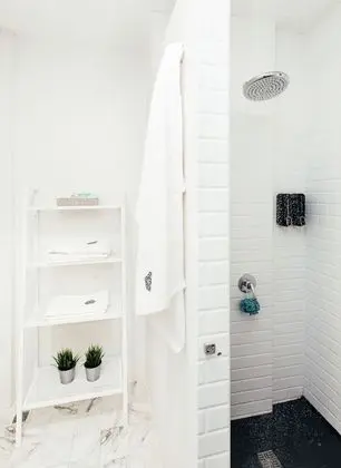 Private Duplex Room with Shared Bathroom