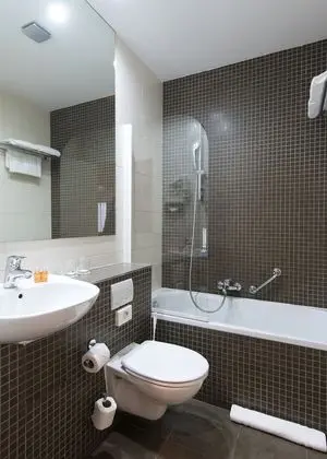 Business Tek Büyük Yataklı Oda