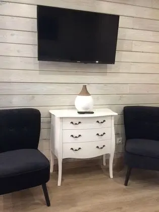 Dağ Evi, Havuz Manzaralı (N°6)