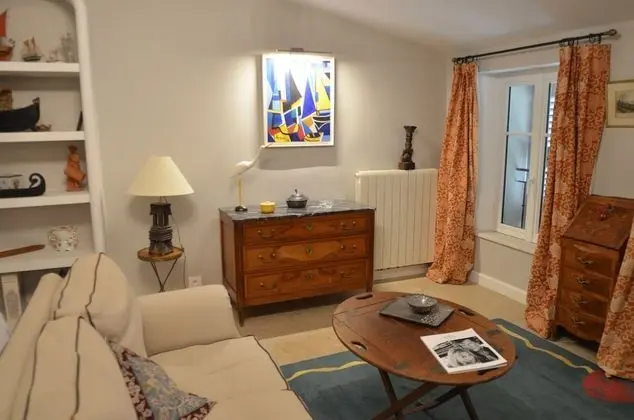 Deluxe Tek Büyük Yataklı Oda, Özel Banyo, Bahçe Manzaralı