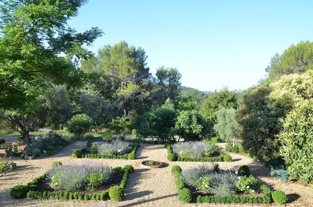 Deluxe Tek Büyük Yataklı Oda, Özel Banyo, Bahçe Manzaralı