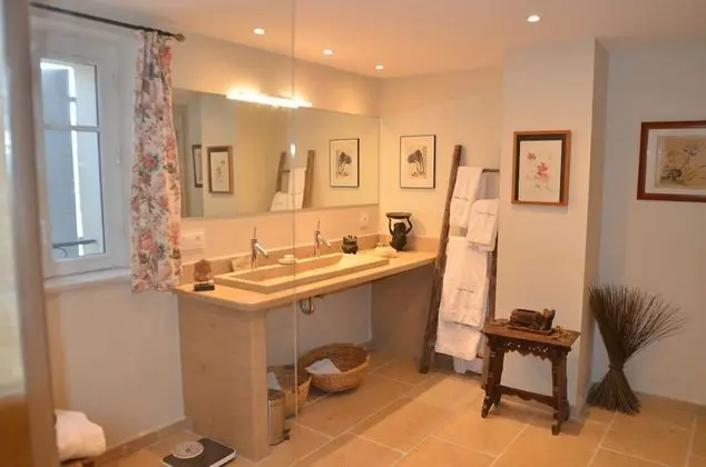 Deluxe Tek Büyük Yataklı Oda, Özel Banyo, Bahçe Manzaralı