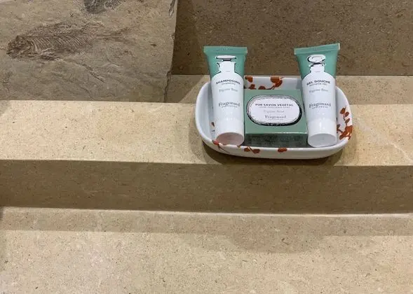 Deluxe Tek Büyük Yataklı Oda, Özel Banyo, Bahçe Manzaralı