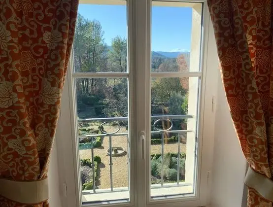 Deluxe Tek Büyük Yataklı Oda, Özel Banyo, Bahçe Manzaralı