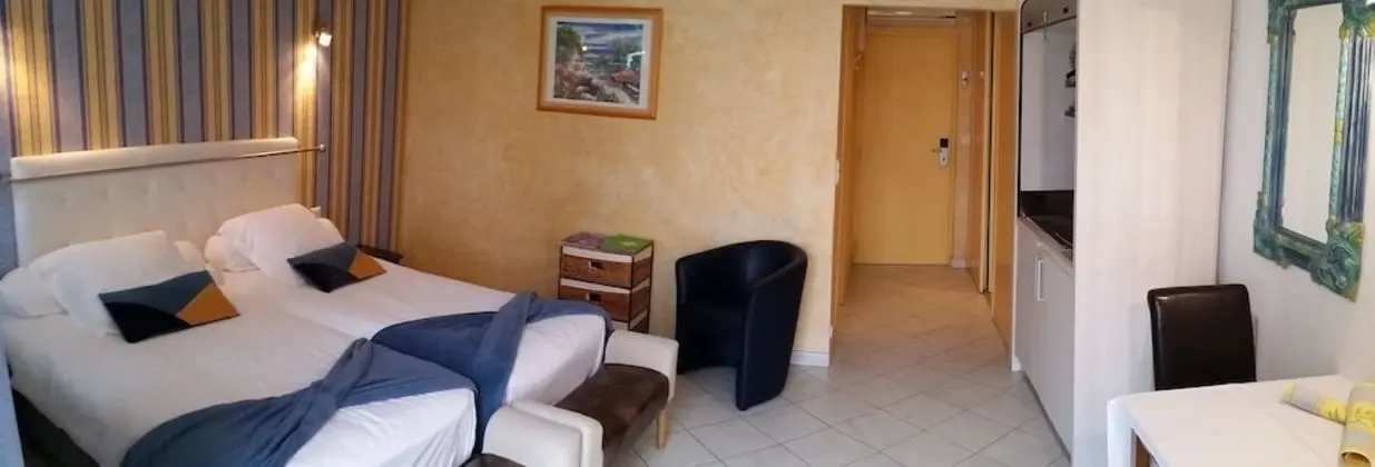 Comfort Oda, Teras, Havuz Manzaralı (Cezanne)