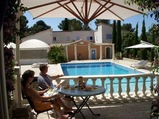 Comfort Oda, Teras, Havuz Manzaralı (Cezanne)