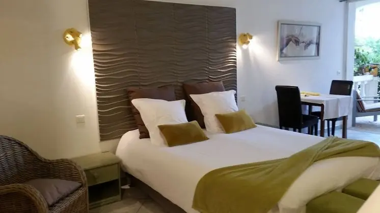 Comfort Oda, Teras, Havuz Manzaralı (Fragonard)