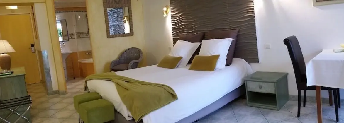 Comfort Oda, Teras, Havuz Manzaralı (Fragonard)