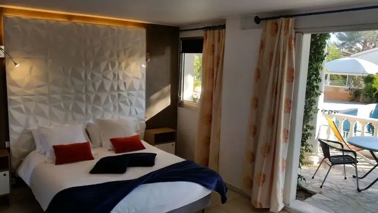 Comfort Stüdyo, Teras, Havuz Manzaralı (Matisse)