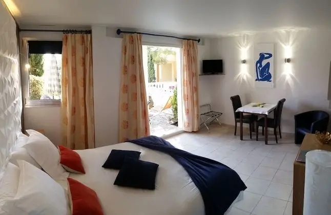 Comfort Stüdyo, Teras, Havuz Manzaralı (Matisse)