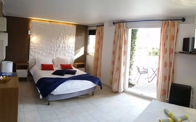 Comfort Stüdyo, Teras, Havuz Manzaralı (Matisse)