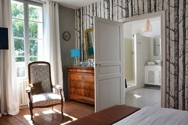 Üç Kişilik Oda (Lorsque la Douce Nuit)