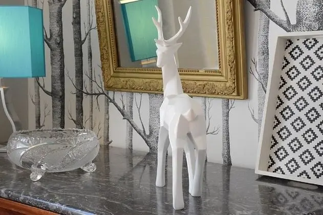 Üç Kişilik Oda (Lorsque la Douce Nuit)