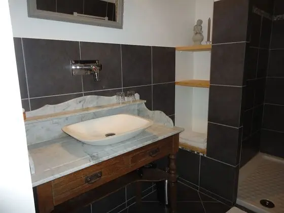 Comfort Üç Kişilik Oda, 1 Yatak Odası, Buzdolabı ve Mikrodalga, Bahçe Manzaralı (Claudine)